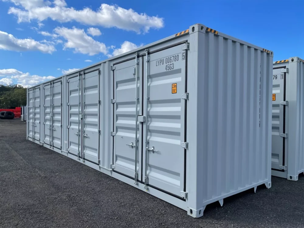 Contenedor de almacenamiento Conex de 40 pies de alto con 4 puertas laterales abiertas y 9,5 pies de alto