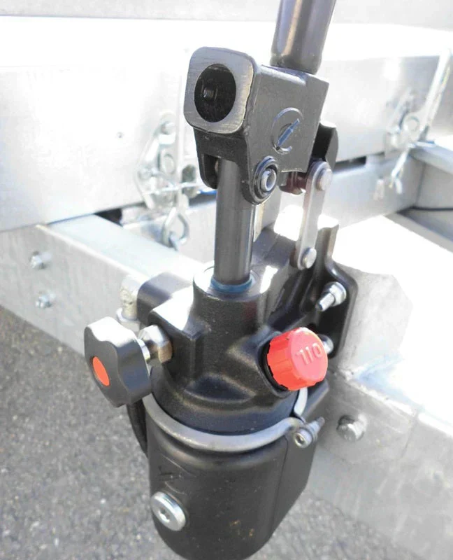 Remolque de plataforma LIDER con ruedas debajo – PTAC: 3500 kg – 2 ejes con freno – 506 x 215 cm - Imagen 9
