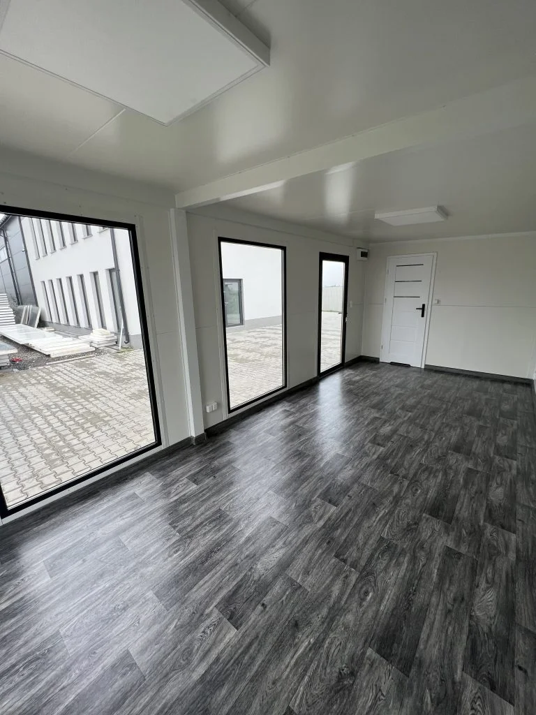 Oficina Modular con Baño Incorporado 8×3 m, Entrega Inmediata - Imagen 2